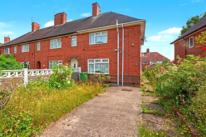 3 Bedroom Semi-Detached House For Sale In Frinton Road, Nottingham, NG8
