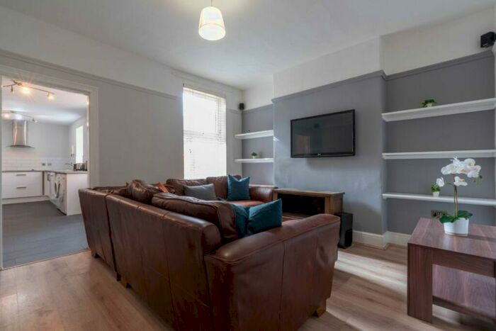 5 Bedroom Terraced House To Rent In Dunlop Avenue, Nottingham, NG7