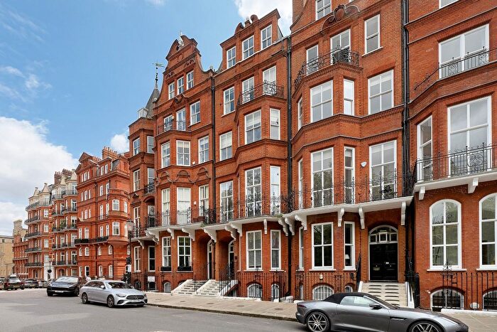 1 Bedroom Flat For Sale In Cadogan Square, Knightsbridge, SW1X