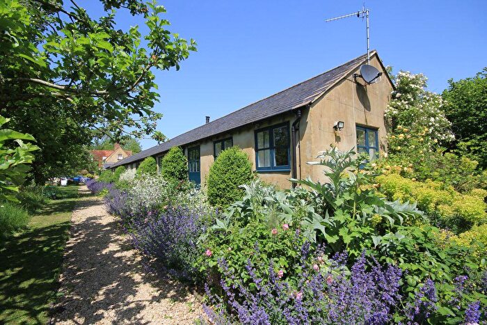 3 Bedroom Barn Conversion To Rent In Chearsley, HP18