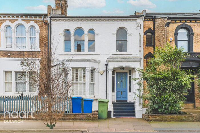 2 Bedroom Apartment For Sale In Crofton Road, London, SE5