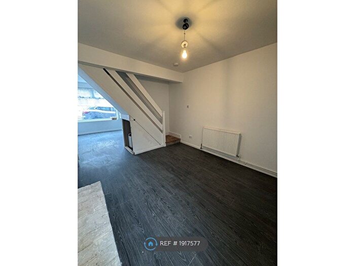 3 Bedroom Terraced House To Rent In Castle Road, Chatham, ME4