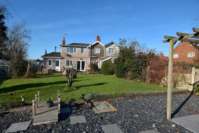 3 Bedroom Semi-Detached House For Sale In Gainsborough Road, Langford, Newark, NG23