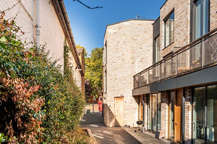 1 Bedroom Detached House For Sale In Kings Head Passage, London, SW4