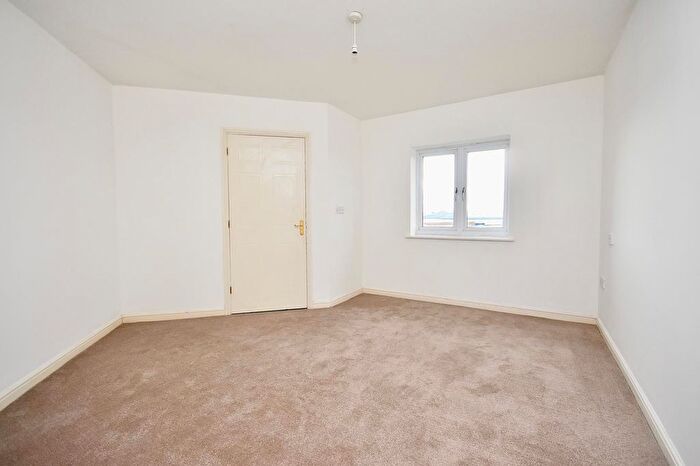 2 Bedroom Flat For Sale In Clay Furlong, Leighton Buzzard, LU7