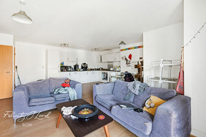 3 Bedroom Apartment For Sale In St Clements Avenue, London, E3