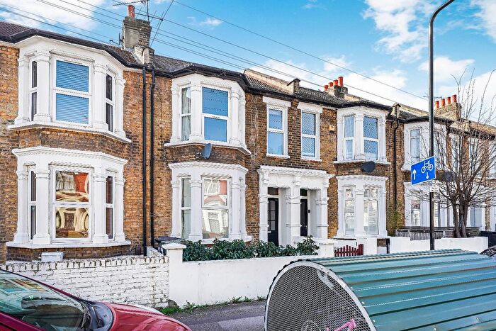 2 Bedroom Flat For Sale In Manor Road, London, E10