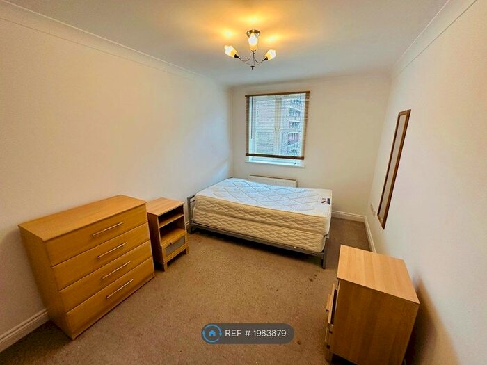 2 Bedroom Flat To Rent In John Conway House, London, SW2