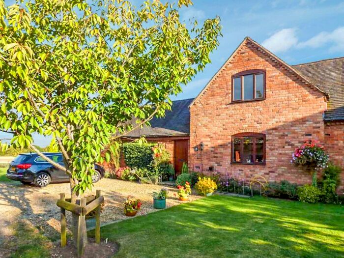 3 Bedroom Barn Conversion To Rent In Grange Cottages, Snowford Hill, Long Itchington, CV47