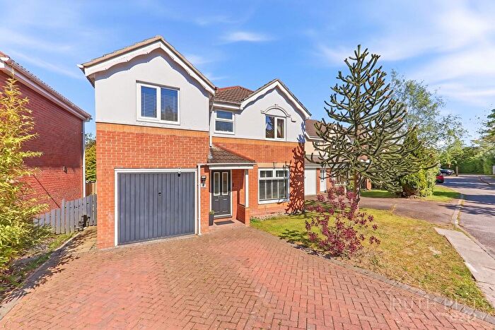 5 Bedroom Detached House For Sale In Thistle Drive, Upton, WF9