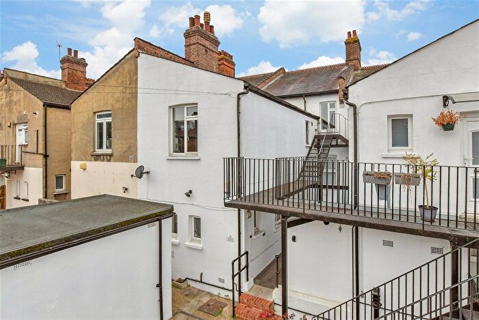 2 Bedroom Maisonette For Sale In Woodcote Mews, Wallington, Surrey, SM6