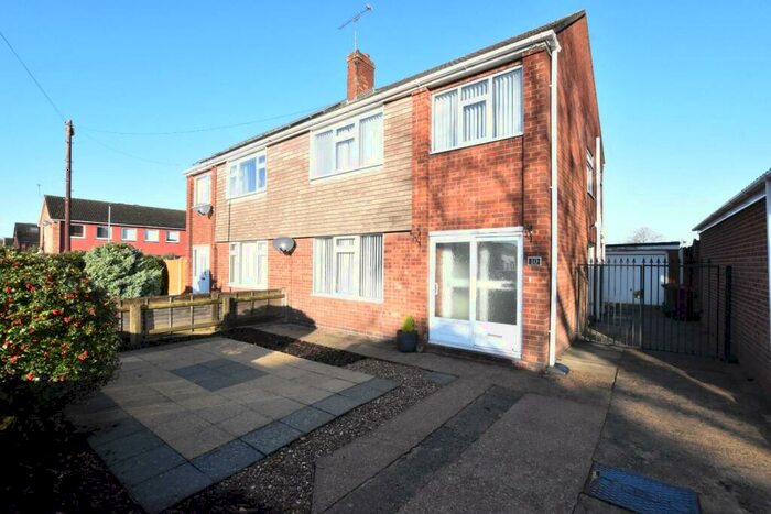 3 Bedroom Semi-Detached House To Rent In Meredith Avenue, Scunthorpe, DN17