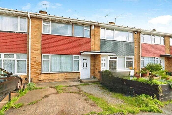 3 Bedroom Terraced House For Sale In Byron Gardens, Tilbury, RM18
