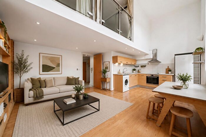 2 Bedroom Apartment For Sale In Batchelor Street, London, N1