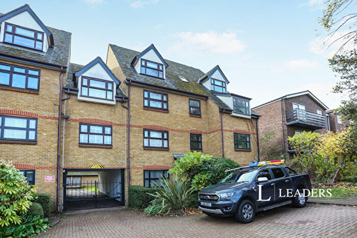 2 Bedroom Flat To Rent In Albemarle Park, Albemarle Road, Beckenham, BR3