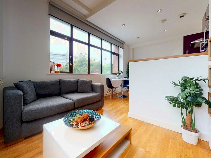 2 Bedroom Apartment To Rent In Queen Street, Leeds, West Yorkshire, LS1