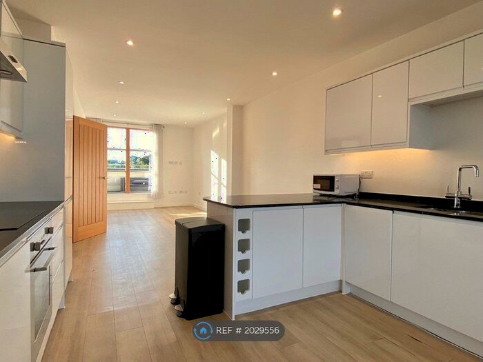 2 Bedroom Flat To Rent In Chesham Road, Amersham, HP6