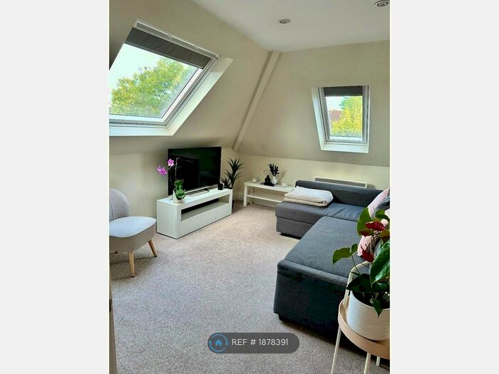 1 Bedroom Flat To Rent In Waddon Court Road, Croydon, CR0