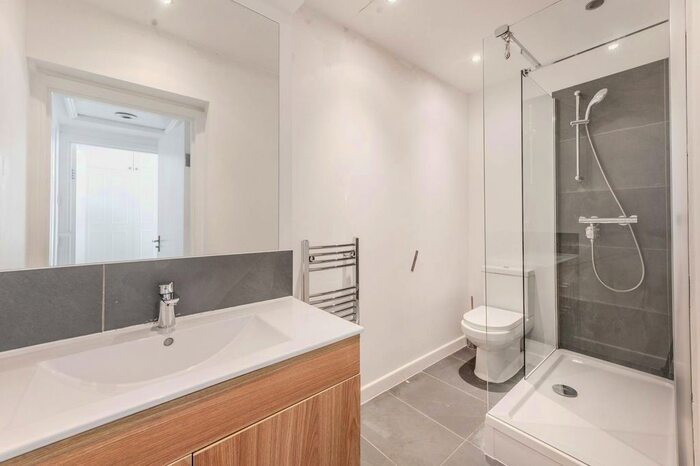 2 Bedroom Flat To Rent In Cornwall Gardens, South Kensington, London, SW7