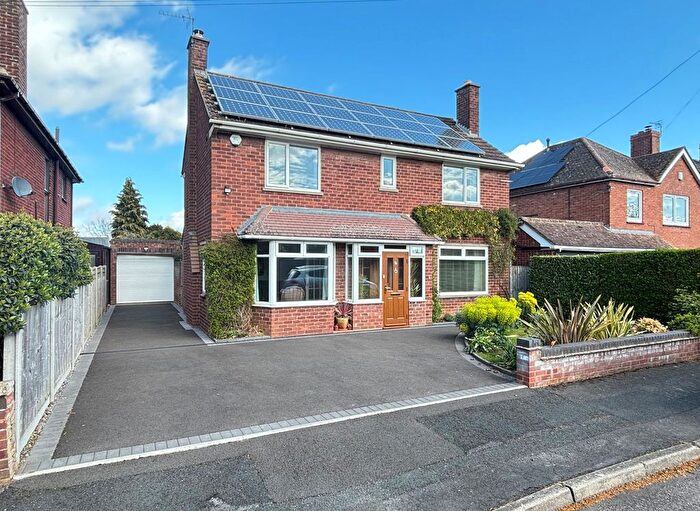 3 Bedroom Detached House For Sale In Estcourt Close, Gloucester, GL1