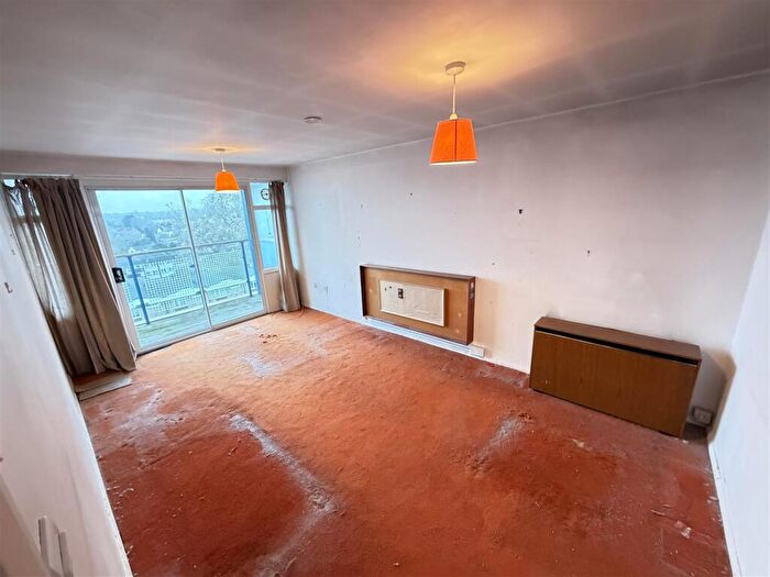 1 Bedroom Flat For Sale In The Vineyards, Great Baddow, Chelmsford, CM2