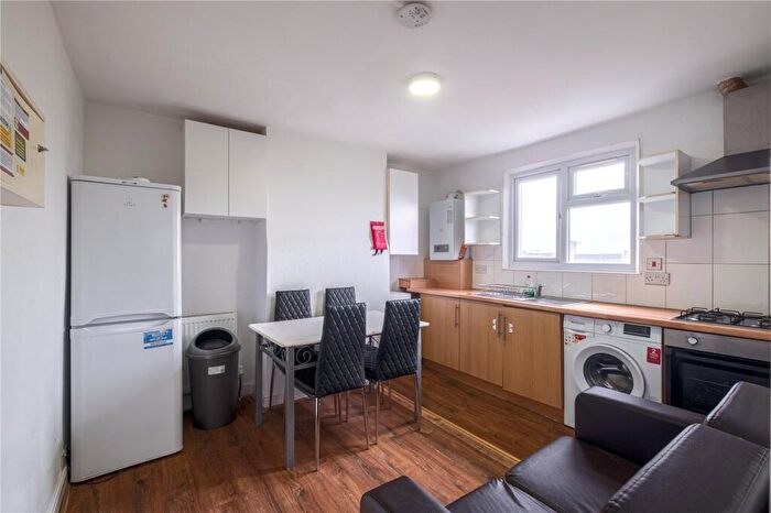 2 Bedroom Apartment To Rent In Northfield Road, Stoke Newington, London, N16