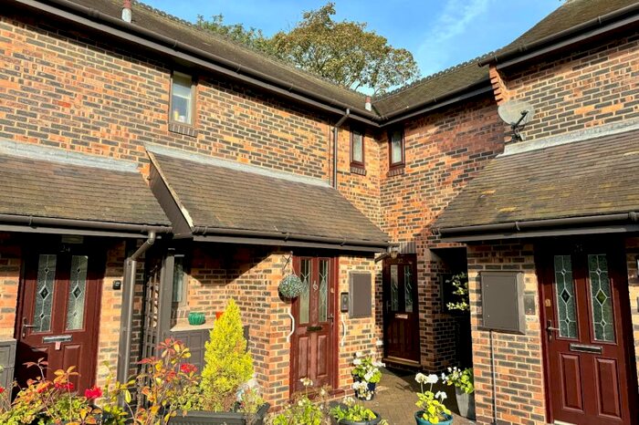 2 Bedroom Apartment For Sale In Rectory Close, Nantwich, Cheshire, CW5