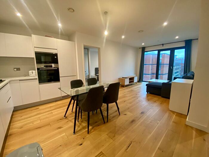 2 Bedroom Apartment To Rent In The Axium, Birmingham, B1
