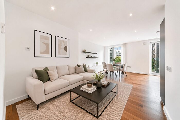 2 Bedroom Flat For Sale In Islington Canalside, Angel, N1