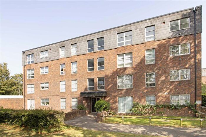 2 Bedroom Flat To Rent In Marlowe Gardens, Eltham, SE9