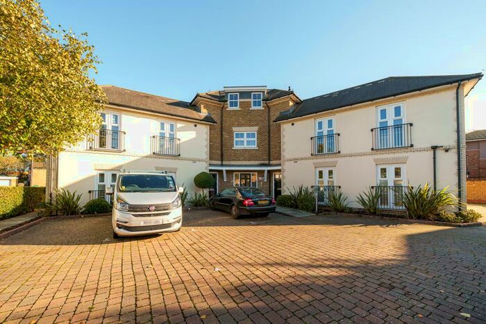 2 Bedroom Apartment To Rent In Oak Lane, Windsor, SL4