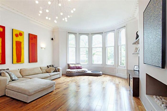 2 Bedroom Flat To Rent In Frognal Gardens, Hampstead, NW3