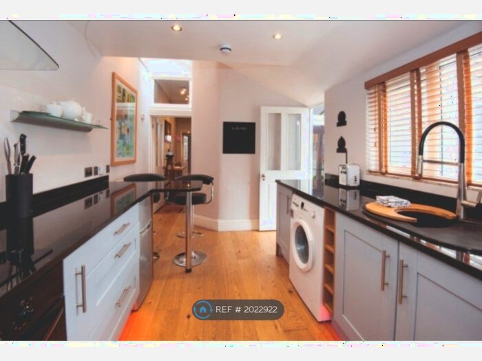 1 Bedroom Flat To Rent In Crescent Gardens, Bath, BA1
