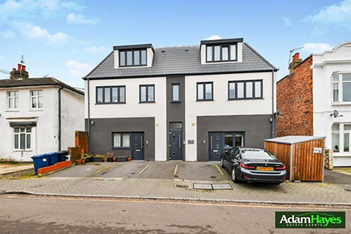 1 Bedroom Apartment For Sale In Hutton Grove, North Finchley, N12