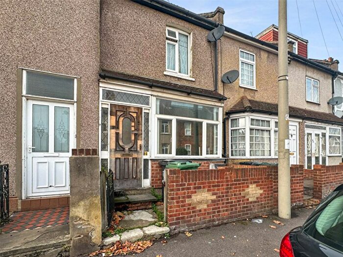 2 Bedroom Terraced House For Sale In Church Road, Swanscombe, Kent, DA10