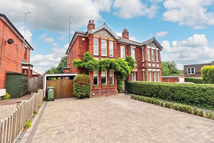4 Bedroom Semi-detached House For Sale In The Avenue, Braintree, CM7