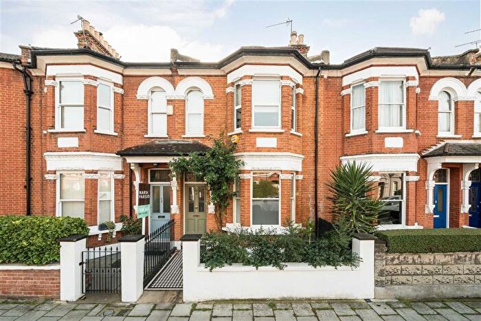 2 Bedroom Flat For Sale In Thornbury Road, Brixton Hill, SW2