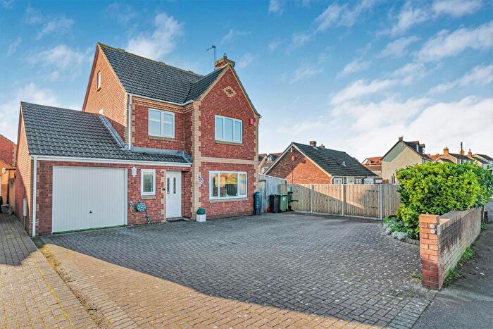4 Bedroom Detached House For Sale In Church Road, Frampton Cotterell, BS36