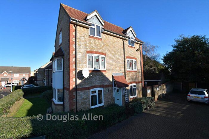 2 Bedroom Flat For Sale In Hampstead Gardens, Chadwell Heath, Essex, RM6