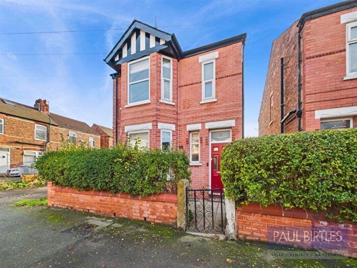 3 Bedroom Detached House To Rent In Railway Road, Stretford, Manchester, M32