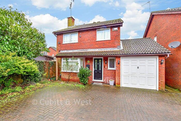 4 Bedroom Detached House For Sale In Salet Way, Waterlooville, Hampshire, PO7