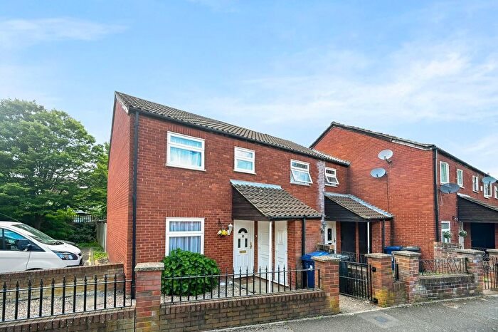 3 Bedroom End Terrace House For Sale In St. Pauls Close, Ealing, W5