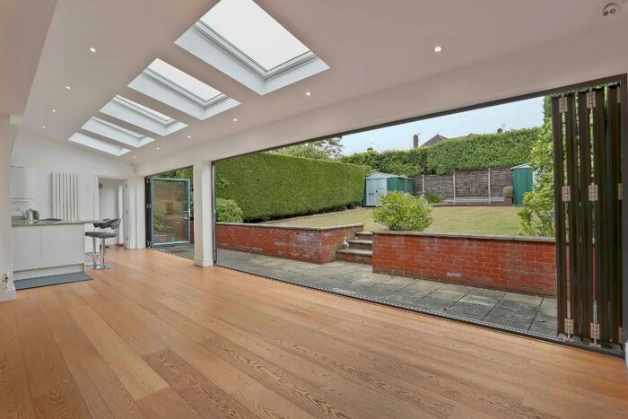 4 Bedroom Detached House To Rent In The Dene, Sutton, Surrey, SM2