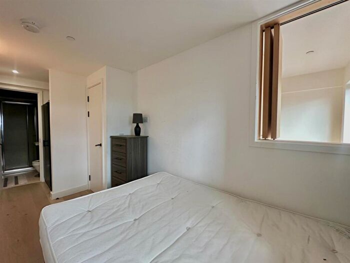 2 Bedroom Apartment For Sale In Spinners Way, Manchester, M15