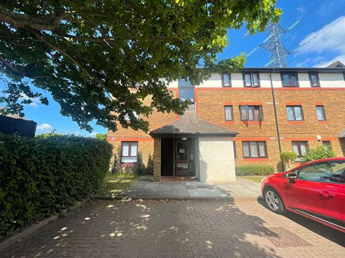 Studio To Rent In Sycamore Court, Greenhithe, DA9