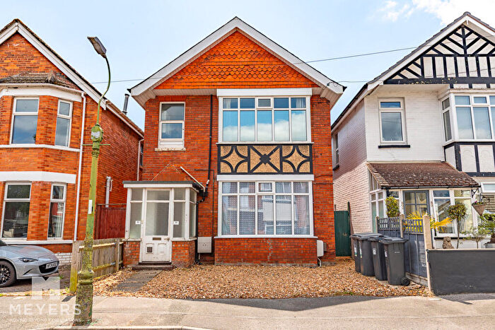 2 Bedroom Flat For Sale In Paisley Road, Bournemouth, BH6