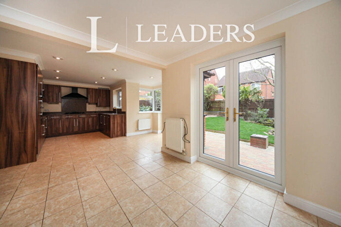 5 Bedroom Detached House To Rent In Badgers Gate -, LU6