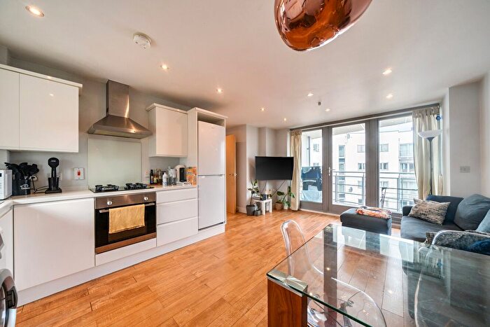 3 Bedroom Flat For Sale In Eugenia Road, London, SE16