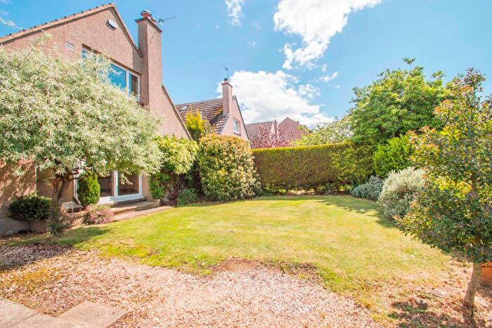 4 Bedroom Flat To Rent In Swan Spring Avenue, Edinburgh, EH10