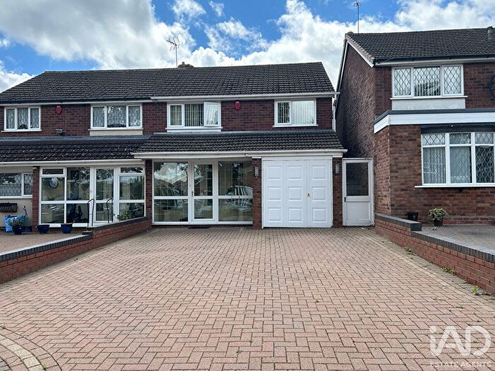 3 Bedroom Semi Detached House To Rent In Stanton Road, Birmingham, B43